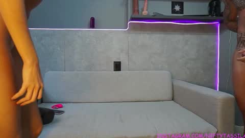 tassiarauj online show from January 7, 1:57 pm