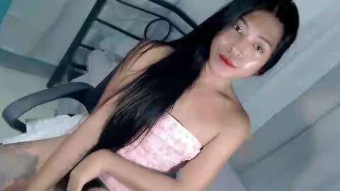 Snapshot of tasteofinnocent69 chatting on May 23, 7:24 am online show from May 23, 7:24 am