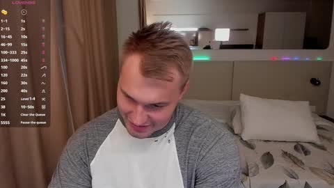 Snapshot of tasty_justin chatting on December 1, 9:04 pm My shows 2100500 UTC3 online show from December 1, 9:04 pm