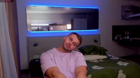 Snapshot of tasty_justin chatting on January 10, 10:36 pm My shows 2100500 UTC3 online show from January 10, 10:36 pm