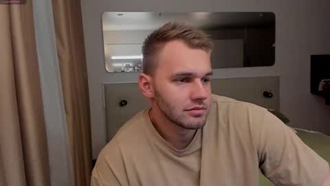 Snapshot of tasty_justin chatting on February 12, 4:33 am My shows 2100500 UTC3 online show from February 12, 4:33 am