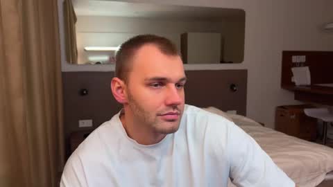 Snapshot of tasty_justin chatting on October 29, 7:15 pm My shows 2100500 UTC3 online show from October 29, 7:15 pm