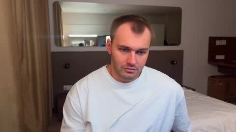 Snapshot of tasty_justin chatting on November 14, 4:44 am My shows 2100500 UTC3 online show from November 14, 4:44 am