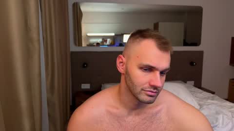 Snapshot of tasty_justin chatting on November 14, 7:34 pm My shows 2100500 UTC3 online show from November 14, 7:34 pm