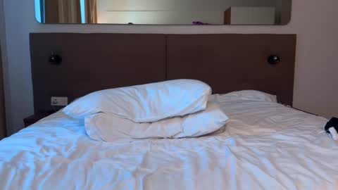 Snapshot of tasty_justin chatting on November 15, 7:38 am My shows 2100500 UTC3 online show from November 15, 7:38 am