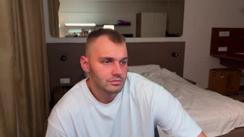 Snapshot of tasty_justin chatting on November 17, 6:35 pm My shows 2100500 UTC3 online show from November 17, 6:35 pm