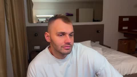 Snapshot of tasty_justin chatting on November 18, 6:01 pm My shows 2100500 UTC3 online show from November 18, 6:01 pm