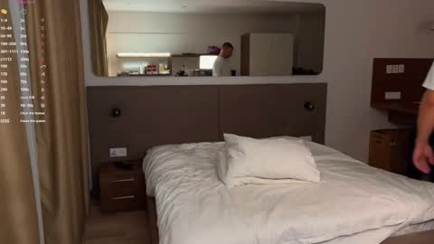 Snapshot of tasty_justin chatting on December 4, 4:27 pm My shows 2100500 UTC3 online show from December 4, 4:27 pm