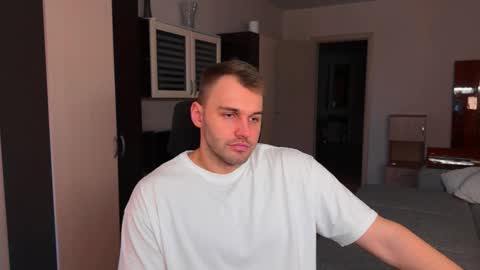 Snapshot of tasty_justin chatting on February 5, 8:46 pm My shows 2100500 UTC3 online show from February 5, 8:46 pm