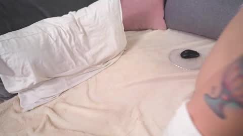 RHEA  pronanciation like Reya   online show from December 17, 2:12 pm