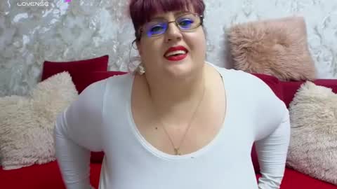 Snapshot of tastychubby chatting on February 4, 8:35 am Clau online show from February 4, 8:35 am