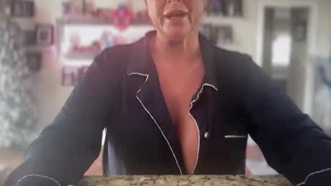 Snapshot of tastycupcake69 chatting on December 16, 6:46 pm veronicabrian online show from December 16, 6:46 pm