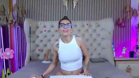 Snapshot of tastypatricia chatting on May 18, 7:36 am TastyPatricia online show from May 18, 7:36 am
