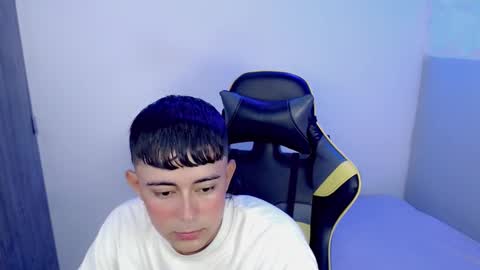 Snapshot of tatannn_ chatting on November 5, 9:59 pm T A T A N online show from November 5, 9:59 pm