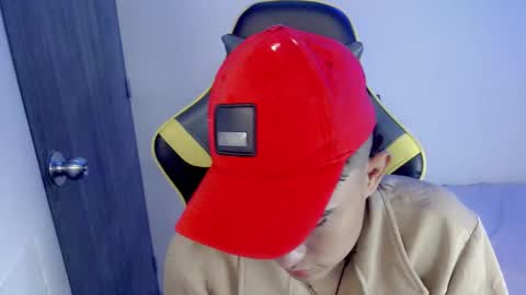 Snapshot of tatannn_ chatting on November 7, 6:30 pm T A T A N online show from November 7, 6:30 pm