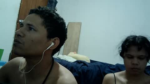 Snapshot of tati_and_cris chatting on May 4, 12:28 am Lily online show from May 4, 12:28 am