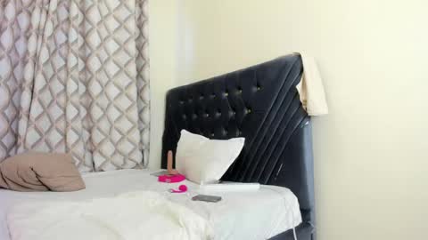 Snapshot of tatiana_storm chatting on March 21, 9:03 am tatiana_storm online show from March 21, 9:03 am
