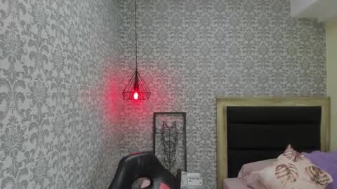 Snapshot of tatigold2 chatting on February 1, 3:28 pm T A T I online show from February 1, 3:28 pm