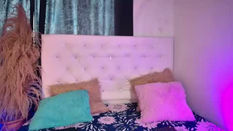 Snapshot of tatixxxvega chatting on July 4, 6:36 pm tatix online show from July 4, 6:36 pm
