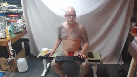 Snapshot of tatsdude chatting on January 12, 4:01 pm inkbator online show from January 12, 4:01 pm