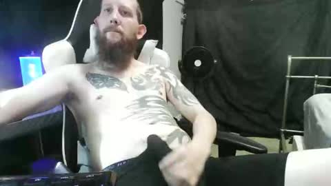 Snapshot of tatted9inches chatting on November 30, 4:33 pm tatted9inches online show from November 30, 4:33 pm