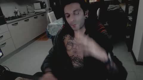 Snapshot of tattedfit chatting on December 1, 11:32 pm tattedfit online show from December 1, 11:32 pm