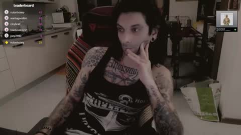 Snapshot of tattedfit chatting on December 18, 12:27 am tattedfit online show from December 18, 12:27 am