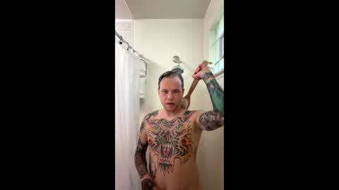 Snapshot of tattedupboyfun chatting on June 6, 3:06 pm tattedupboyfun online show from June 6, 3:06 pm