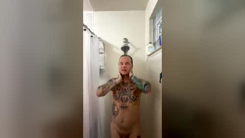 Snapshot of tattedupboyfun chatting on June 28, 12:27 am tattedupboyfun online show from June 28, 12:27 am