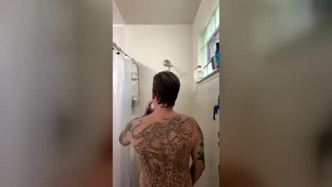 Snapshot of tattedupboyfun chatting on June 28, 3:40 pm tattedupboyfun online show from June 28, 3:40 pm