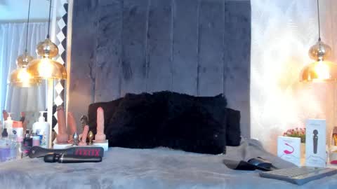 Snapshot of tattofoxx__ chatting on November 2, 11:56 am Tatto Fox online show from November 2, 11:56 am