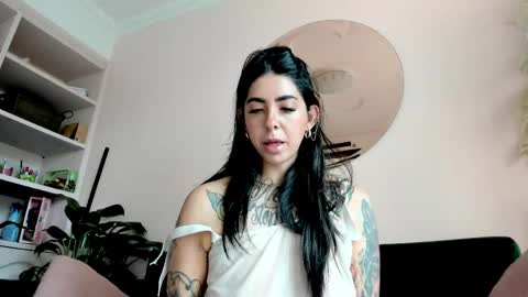 Snapshot of tattoo_ninja_kitty chatting on June 9, 11:55 am Nathalie Hardy online show from June 9, 11:55 am