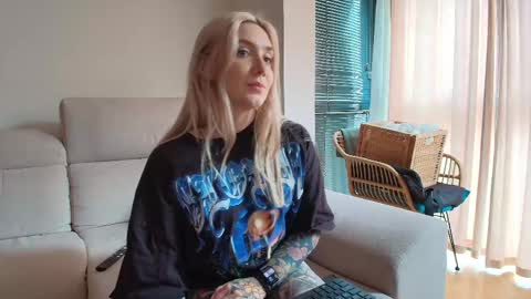tattoobbgirl online show from April 11, 1:26 pm