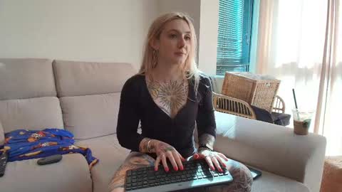 tattoobbgirl online show from May 1, 3:49 pm