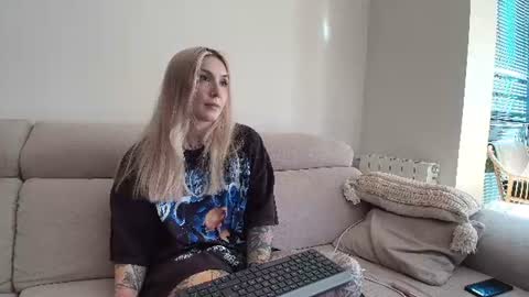 Snapshot of tattoobbgirl chatting on July 3, 2:34 pm tattoobbgirl online show from July 3, 2:34 pm