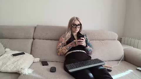 Snapshot of tattoobbgirl chatting on July 14, 4:56 pm tattoobbgirl online show from July 14, 4:56 pm
