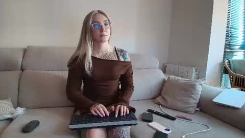 Snapshot of tattoobbgirl chatting on July 17, 5:29 pm tattoobbgirl online show from July 17, 5:29 pm
