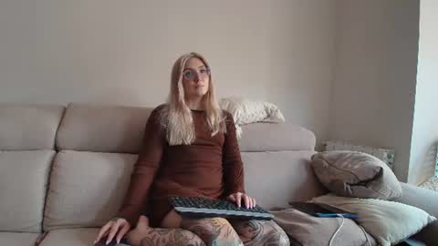 Snapshot of tattoobbgirl chatting on July 21, 6:10 pm tattoobbgirl online show from July 21, 6:10 pm