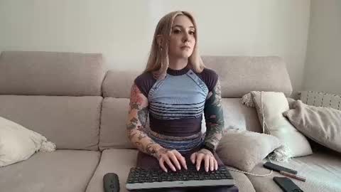 Snapshot of tattoobbgirl chatting on July 27, 3:41 pm tattoobbgirl online show from July 27, 3:41 pm
