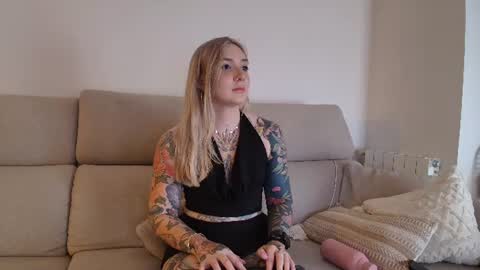 Snapshot of tattoobbgirl chatting on July 28, 7:39 pm tattoobbgirl online show from July 28, 7:39 pm