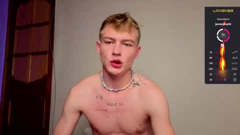 Snapshot of tattooed666cat chatting on September 17, 4:41 pm Alex but u can call me Theo online show from September 17, 4:41 pm