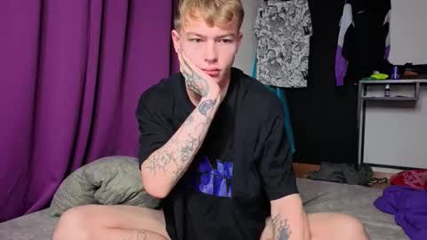 Snapshot of tattooed666cat chatting on October 1, 4:51 am Alex but u can call me Theo online show from October 1, 4:51 am