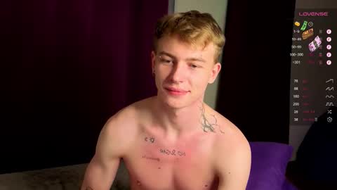 Snapshot of tattooed666cat chatting on October 20, 4:35 am Alex but u can call me Theo online show from October 20, 4:35 am