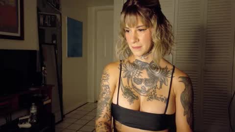 Snapshot of tattooed_natalia chatting on November 11, 10:04 am Natalia 3 online show from November 11, 10:04 am