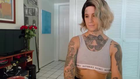 Snapshot of tattooed_natalia chatting on November 18, 2:43 pm Natalia 3 online show from November 18, 2:43 pm