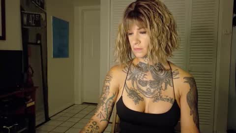 Snapshot of tattooed_natalia chatting on November 30, 9:35 am Natalia 3 online show from November 30, 9:35 am