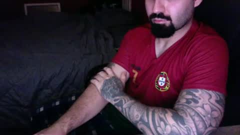 Snapshot of tattooedandbearded22 chatting on July 5, 4:19 am tattooedandbearded22 online show from July 5, 4:19 am