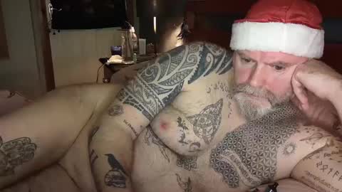 Snapshot of tattooeddilf01 chatting on December 22, 11:52 pm Tattooeddilf 01 online show from December 22, 11:52 pm