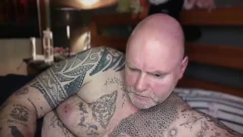 Snapshot of tattooeddilf01 chatting on May 5, 10:51 pm Tattooeddilf 01 online show from May 5, 10:51 pm