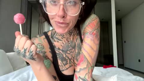 Snapshot of tattooedlucy_ chatting on January 14, 11:49 am tattooedlucy_ online show from January 14, 11:49 am